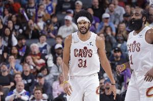 最强体回归！骑士VS热火首发：哈登 米切尔 梅里尔 莫布里 阿伦 配图