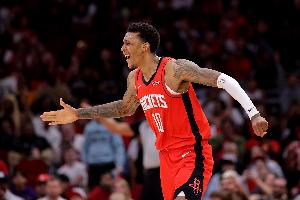 今天打得可以！小史密斯16中7拿下21分16板4助1帽 5前场板 配图