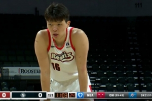 先拔头筹！杨瀚森内线接球强攻造成杀伤 随后罚球稳稳命中 配图