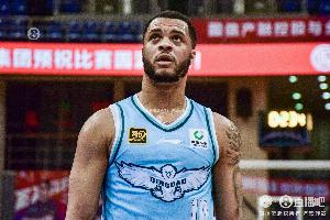 还是得靠你!韦瑟斯庞半场10中7&三分3中2高效砍下21分3助 配图