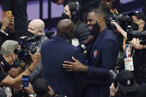 麦迪：不是说詹姆斯不可以是GOAT 但我的GOAT是乔丹 配图