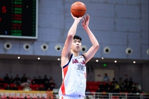 可圈可点！徐昕10投9中高效贡献20分9板0失误0犯规 正负值+29 配图