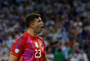 大马丁:还好欧美杯取消了,若我们像今天这样踢肯定输球 配图