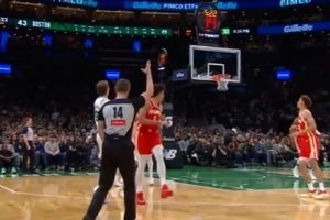 里外里20分！谢尔曼三分颠进 绿军从落后老鹰16分变成领先4分 配图