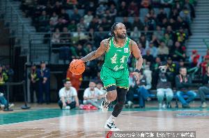 苦苦支撑！威尔斯7中6砍半场最高17分 三分5中4 配图