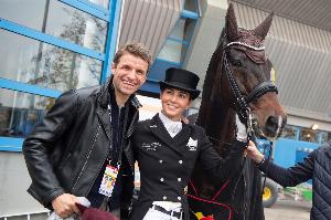 分隔两地！穆勒谈夫妻异地：我选择了足球，有时确实会感到孤独 配图