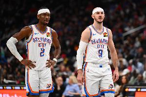 一波流！雷霆跨两节6分钟内轰出22-0攻击波 一举建立14分领先！ 配图