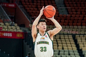 手感冰凉!王岚嵚半场4中0一分未得还有3犯规 正负值-14最低 配图