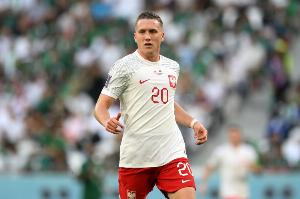 波兰主帅谈泽林斯基伤情：队医没说有严重的情况，可能是遭遇挫伤 配图