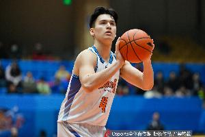 外线有谱!伊力福拉提9中6贡献18分 三分4中4 配图