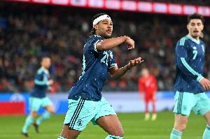 第二春!30岁格纳布里机敏挑射破门,拜仁降薪续约本赛季10球10助 配图