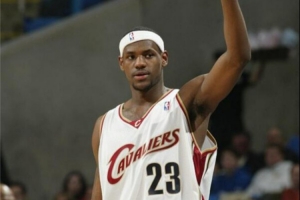 布泽尔：没人料到幼詹一进NBA就这么强 首次合练我们就认定他最强 配图