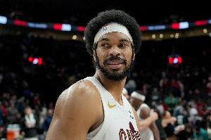 贾勒特·阿伦：阿特金森为我设计第一攻战术 但他还不习惯我登场 配图