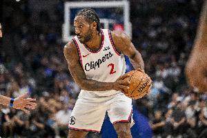 小卡：我手腕有伤&本考虑让加兰投绝杀球 我对教练组说会投高一点 配图