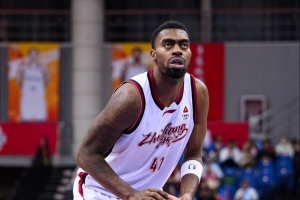 兢兢业业！达卡里·约翰逊拿17分12板 达米安·琼斯得14分6板 配图