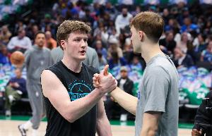 弗拉格:我和克尼佩尔交流时从不聊最佳新秀 我俩兄弟情谊永不变 配图