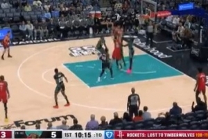 摧枯拉朽！申京中路突击 腾空而起力压GG·杰克逊暴力隔扣 配图