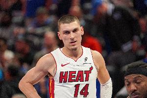 希罗:我和队友每天都在关注排名和赛果 现在所有比赛都很重要 配图