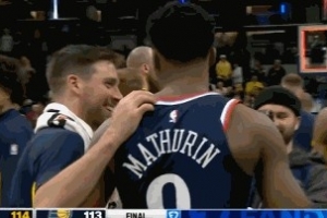 场下还是朋友！马瑟林与步行者老队友们拥抱交流 配图