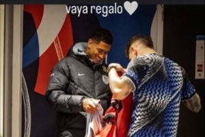 贝林厄姆晒与巴尔韦德互换球衣:我爱你兄弟,多棒的礼物啊 配图