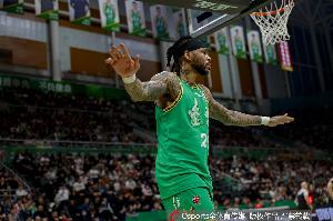 媒体人:辽篮进攻被打回原形?近期攻击力开始萎靡 防守也顶不住 配图