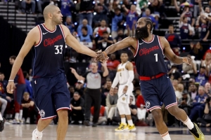 巴图姆:哈登被交易让我吃惊 他是史上最佳之一 经常一人扛起全队 配图