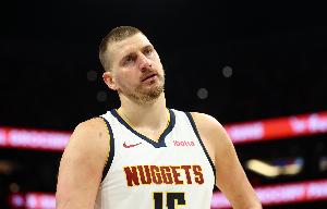 以80+%真实命中率砍30+三双场次：约基奇10次 张伯伦4次 卢卡2次 配图