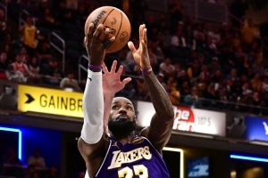 詹姆斯：我们在客场之旅中经历了逆境 我们是一支韧性十足的球队 配图