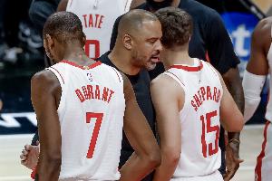 弗莱:火箭化学反应有严重问题 球员只想着数据 拿不到球就不防了 配图