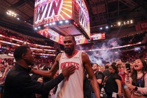 肯扬·马丁：KD仍能场均25分 未来2、3年他就是历史前3的得分手 配图