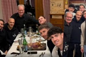 罗体：意大利多名球员聚餐放松，维卡里奥现身引发转会国米传闻 配图