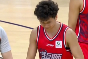 媒体人:张文杰将FMVP级别的赵继伟限制到7投1中 下赛季大有可为 配图