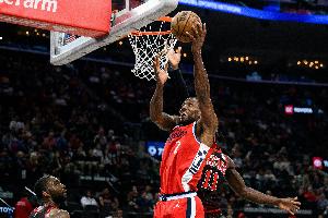 泰伦·卢：在最后时刻把球交到小卡手里 我们就有了很大的胜算 配图