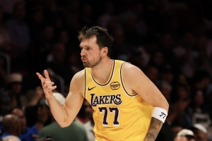 夸梅：沃西称东契奇队史最强太扯了 脑子坏了？为了流量什么都说 配图