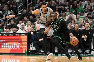 麦迪:即使你把文班过了他仍能追上来 攻他就让他保持在你身前 配图