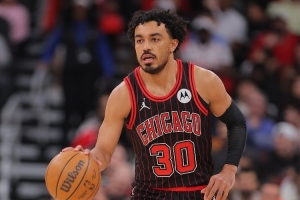 全面输出！特雷·琼斯12投8中&罚球4中4 得到21分7板9助1断1帽 配图