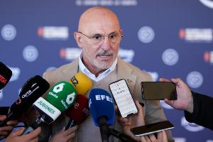 德拉富恩特:奥亚萨瓦尔是世界级球员 罗德里已重返巅峰状态 配图