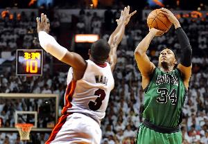 韦德:08绿军是最后一支无需磨合就夺冠的球队 热火3巨头都没做到 配图