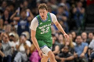 简单高效！弗拉格首节5投4中砍下8分 独行侠首节32-22开拓者 配图