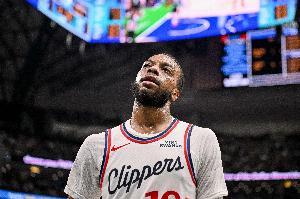 可别有大事！加兰次节末落地崴脚 半场拿8分4助&有3失误 配图