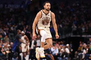 里弗斯:库里是这个时代最具颠覆性的球员之一 詹库杜仍统治联盟 配图