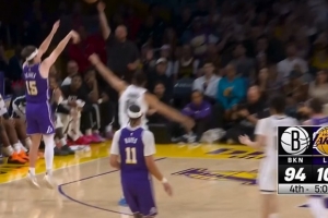 无限猖狂！里夫斯追身三分再度命中 助湖人领先9分打停篮网 配图