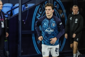 曼晚：尼潘在U21队发挥十分亮眼，曼城将为他寻找下赛季租借去处 配图