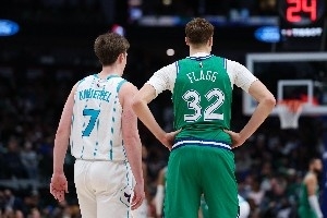 独行侠基石vs黄蜂神射！弗拉格与克尼佩尔谁能赢得最佳新秀之争？ 配图