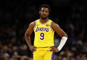 湖人官方:球队已从南湾湖人召回布朗尼&克内克特&巴夫金 配图