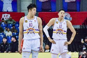 太墨迹了！北控与宁波全场47次犯规 共获得60次罚球 配图