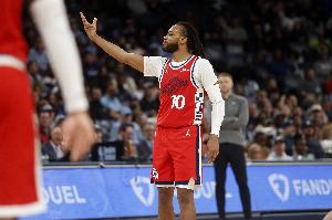 险些伤退!加兰19中10&6记三分拿下30分5助攻 崴脚受伤 配图