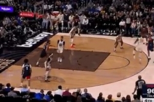 独宠一人？追梦被吹三分犯规示意挑战 科尔应允但挑战失败 配图