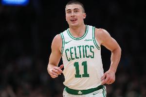 记者:凯尔特人自身的进攻维持得很好 老鹰阵地战挡拆水平有限 配图