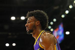 赢球保证！布朗尼为南湾湖人队出战时14胜0负 配图